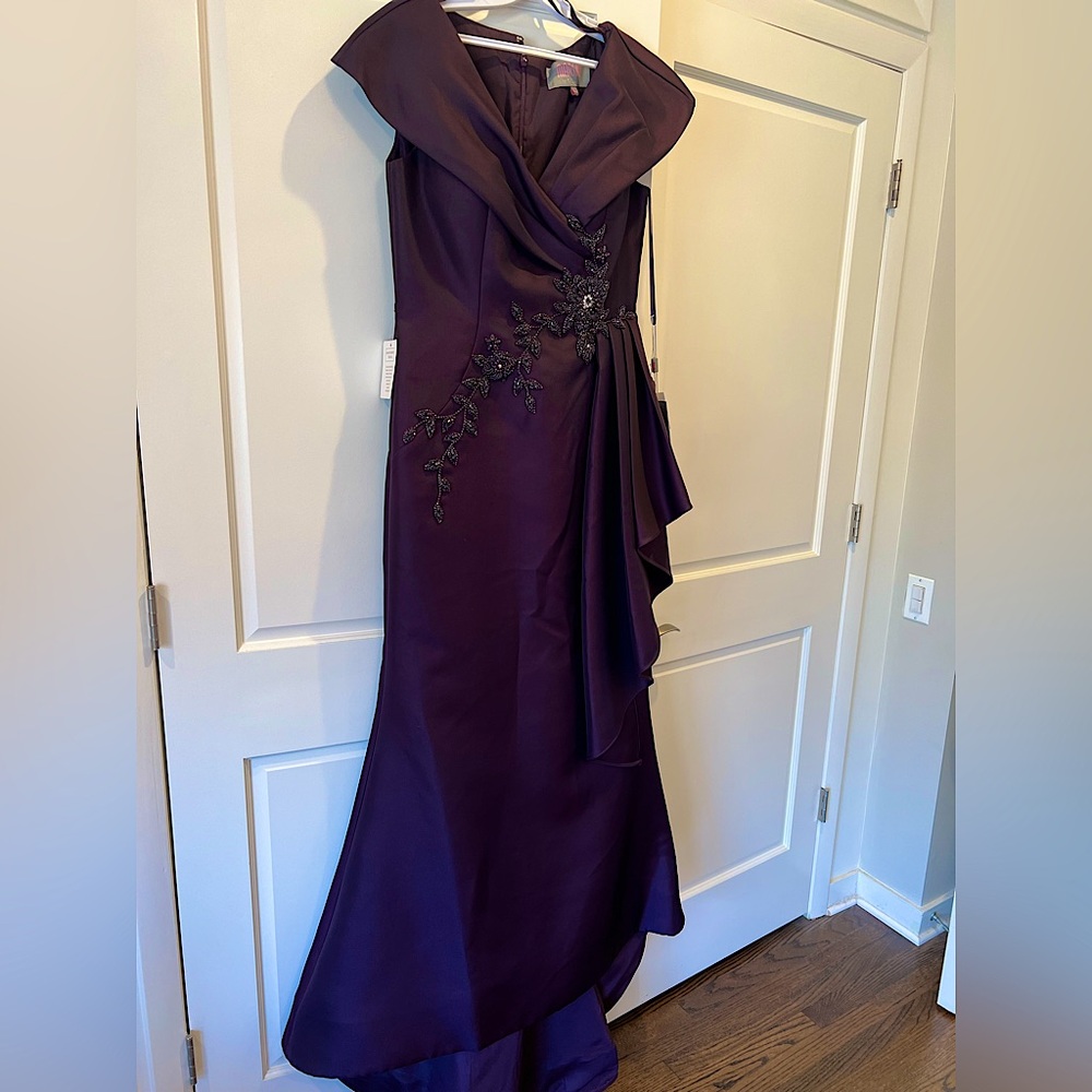 MARSONI Mother of the Bride Evening Gown: Size 10 Never Worn. Polysatin Eggplant
